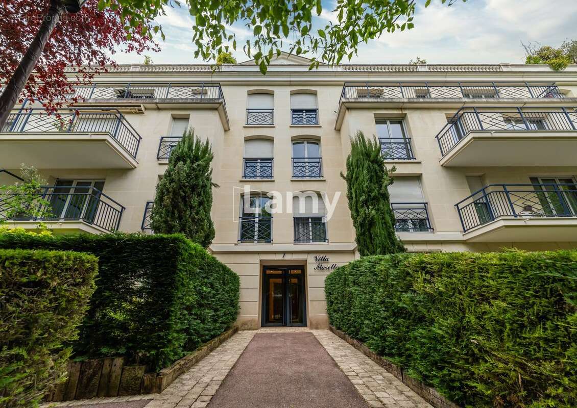 Appartement à LE PLESSIS-ROBINSON