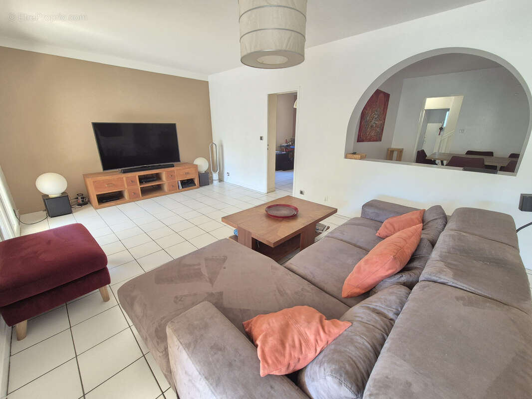 Maison à LE REVEST-LES-EAUX