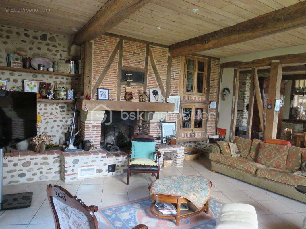 Maison de Caractère Rénovée 7 pièces de 231 m² au calme - photo 8
