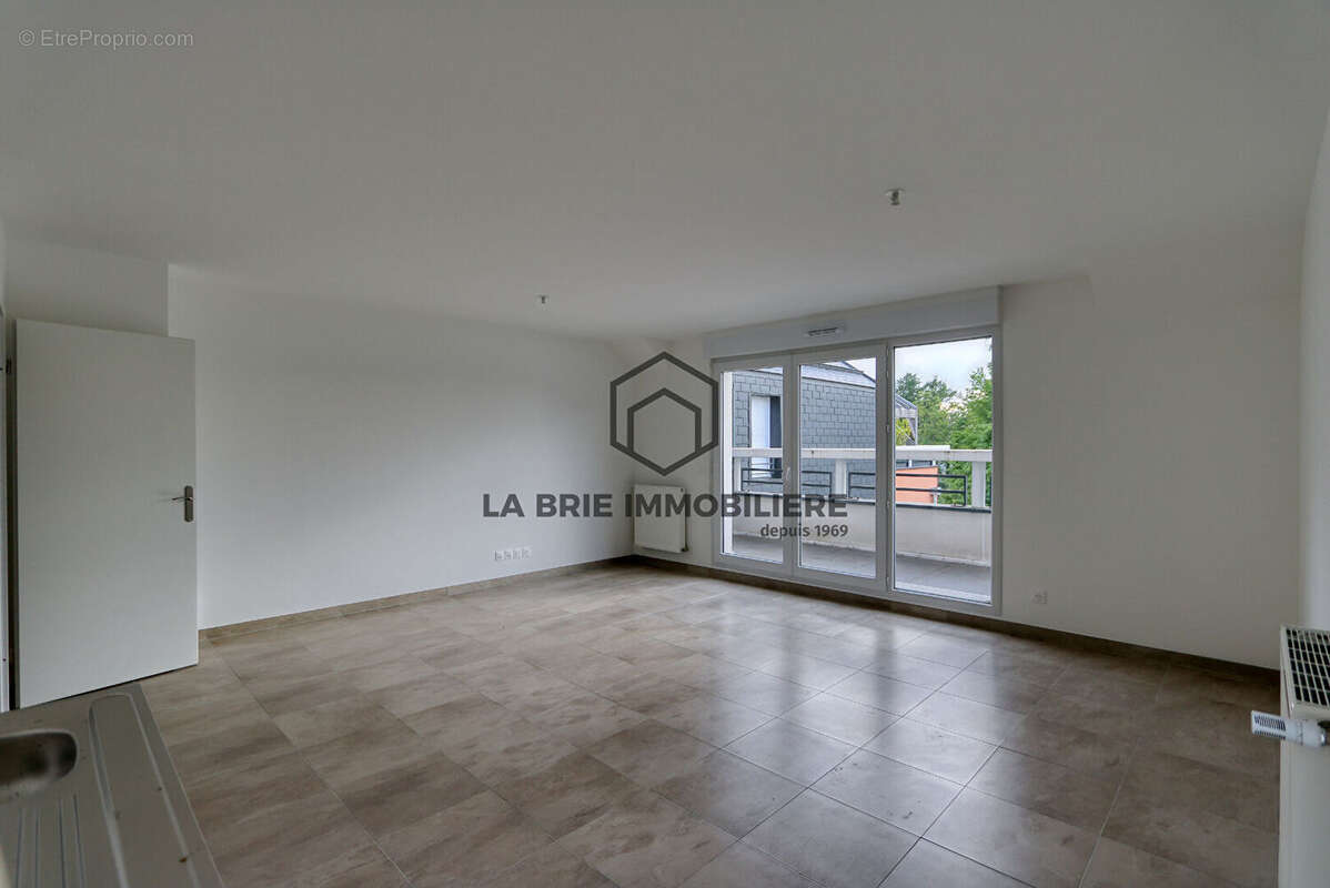 Appartement à EMERAINVILLE