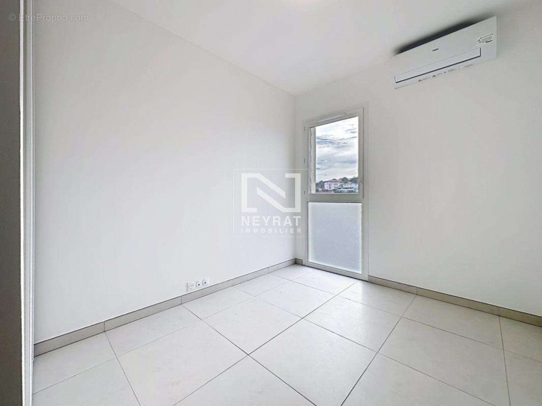 Quartier jean moulin - t4 dernier etage avec double parking - photo 6