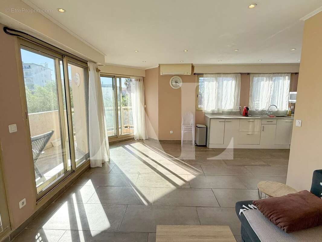 Appartement à VALLAURIS