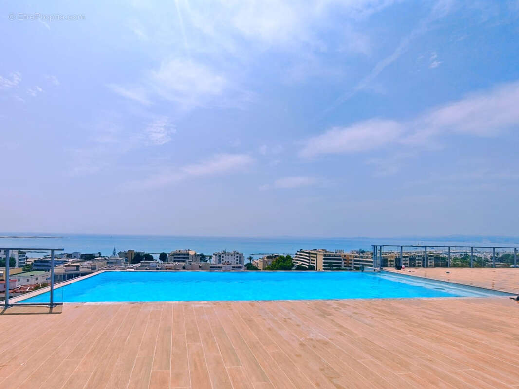 Appartement à SAINT-LAURENT-DU-VAR