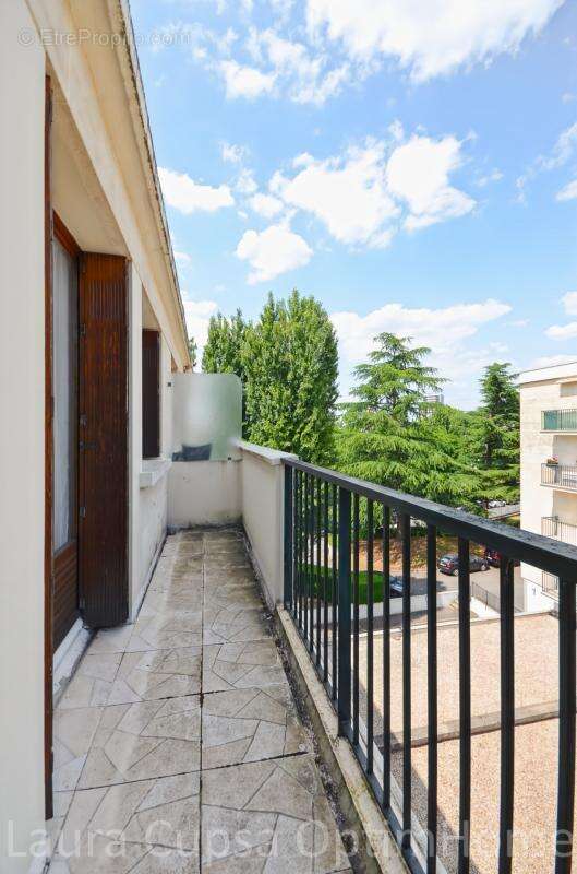Fresnes - 3 pieces - 61,76 m² - dernier etage - balcon, cave et parking. en option un box - photo 4