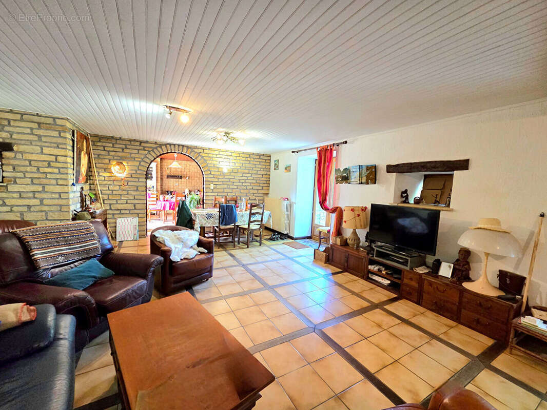 Ancien corps de ferme dans un hameau paisible avec un terrain de plus de 7 500m² - photo 5