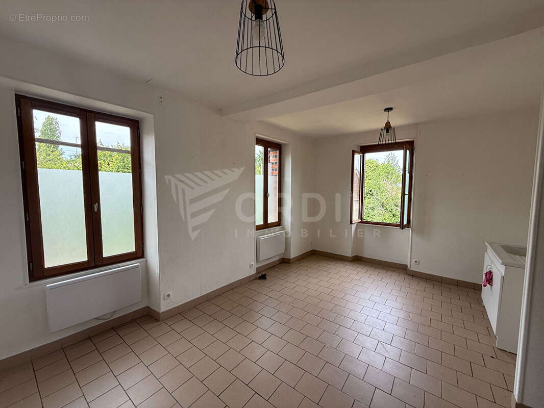 Appartement à SAINT-FARGEAU