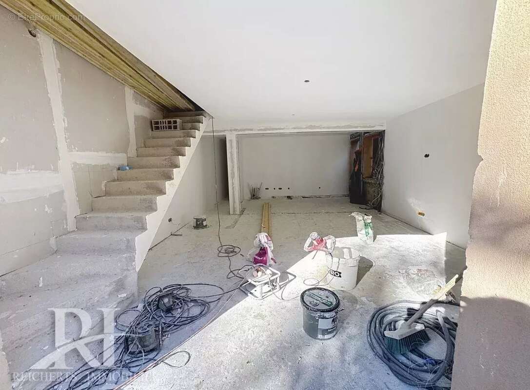 Appartement à MOUANS-SARTOUX