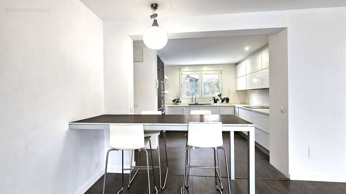 Maison à PREVESSIN-MOENS