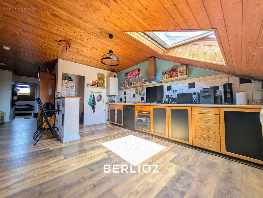 Grand appartement à acheter 215000 € à Revel - photo 3