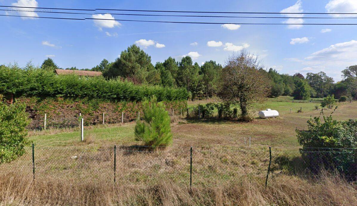 Terrain à PARENTIS-EN-BORN