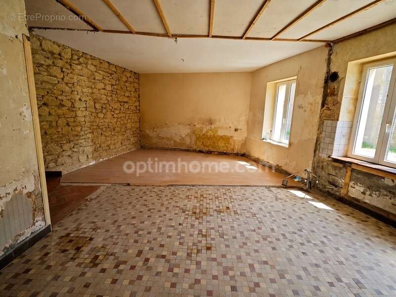 Maison à BUZY-DARMONT