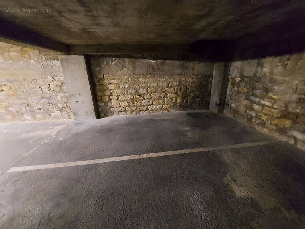 Parking à PARIS-20E