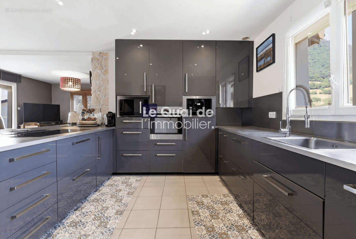 Maison 196 m² à Saint-Martin-Le-Vinoux  - photo 8