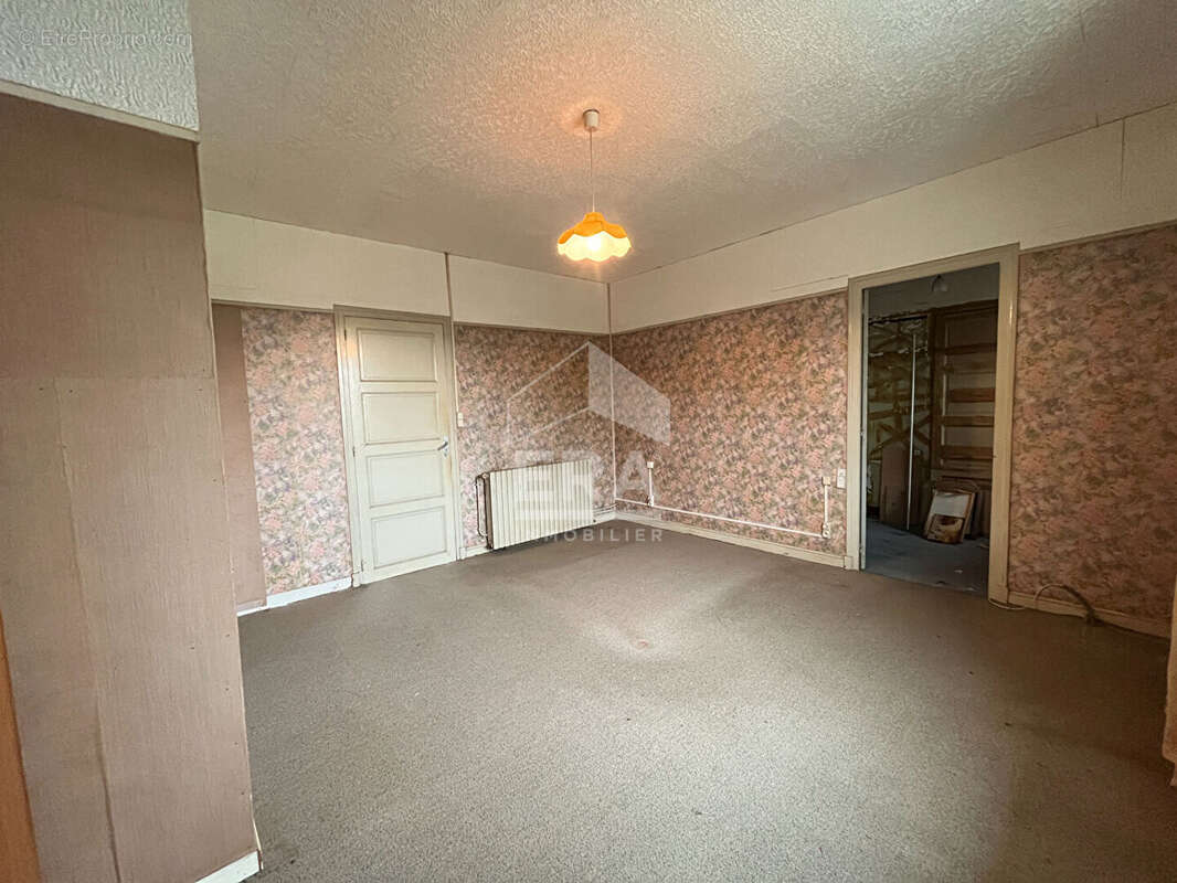 Maison à VILLECOMTAL-SUR-ARROS