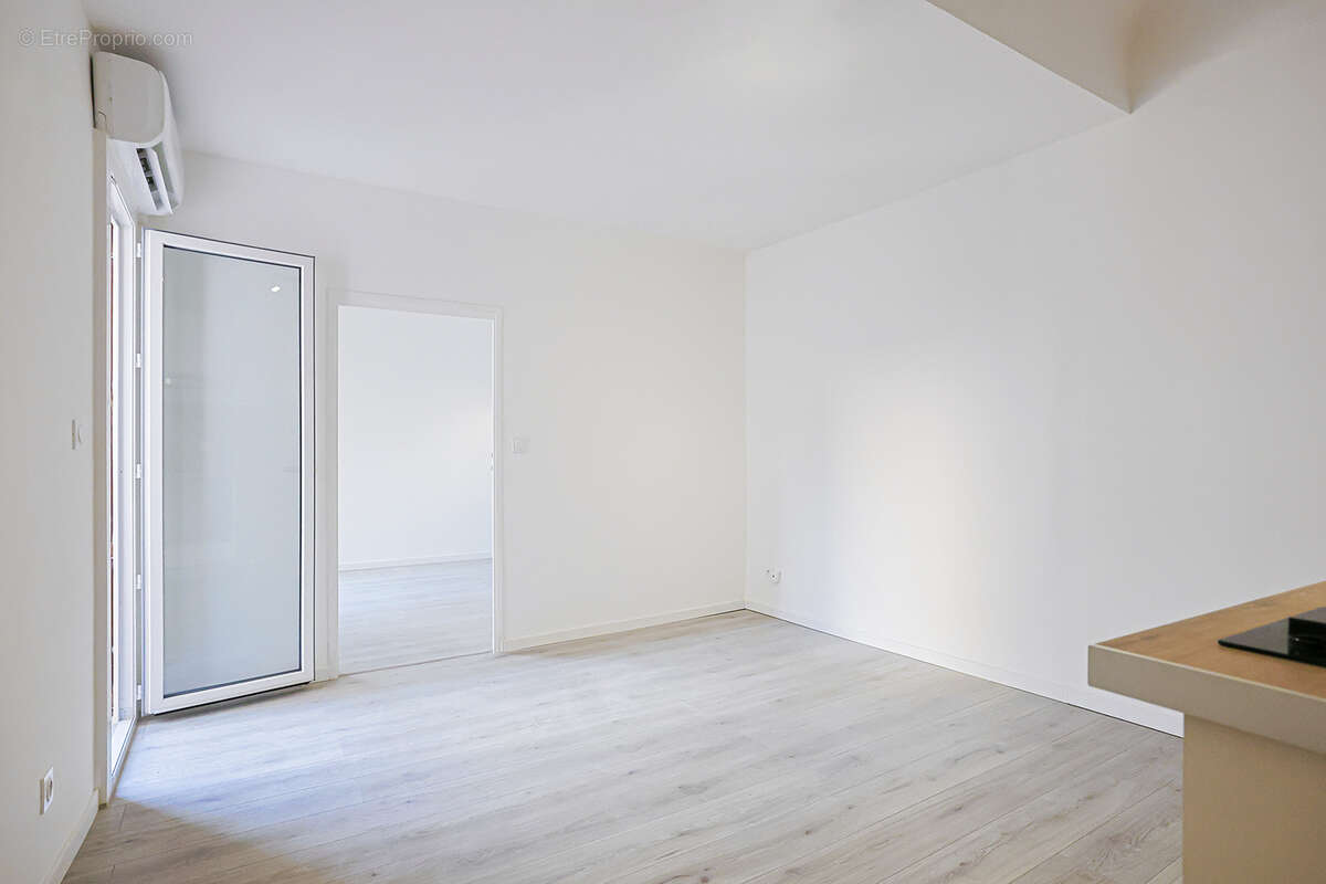 Appartement à SOLLIES-PONT