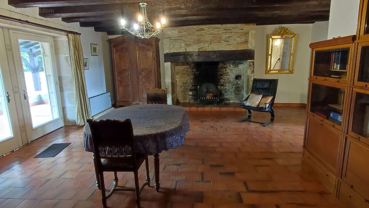 Maison à MONTAIGU-DE-QUERCY