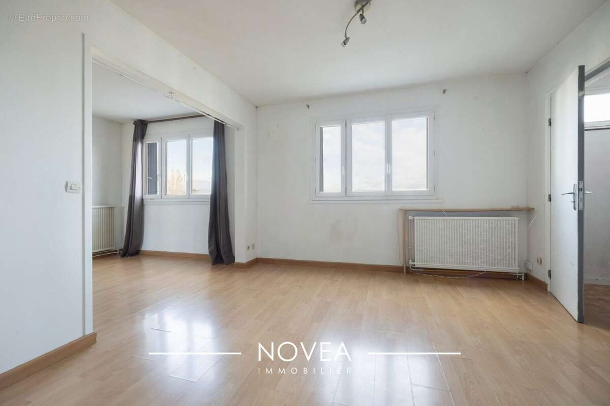 Appartement à MEYZIEU