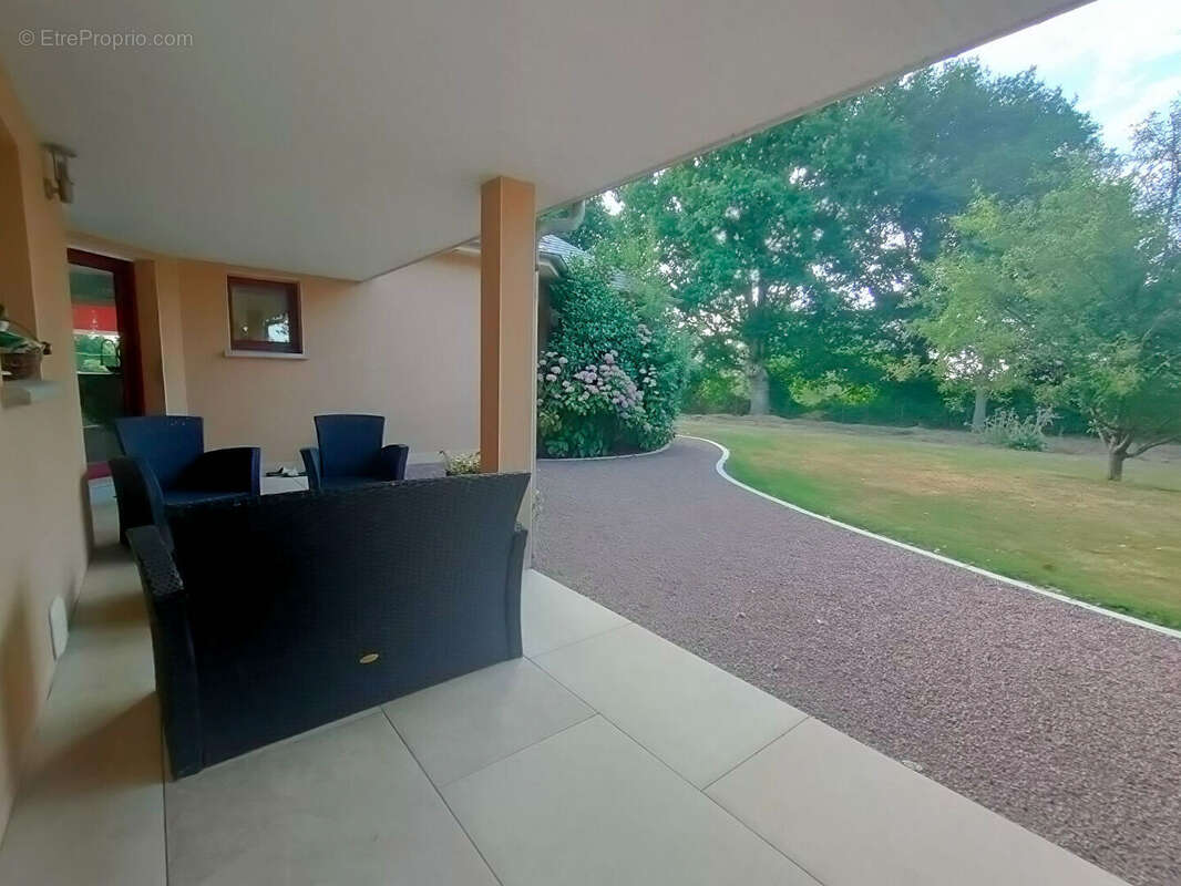 Maison à SAINT-CHARLES-LA-FORET