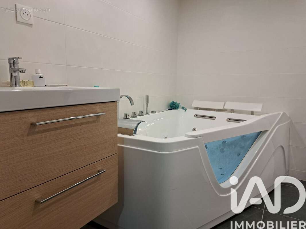 Photo 9 - Maison à MONTBIZOT