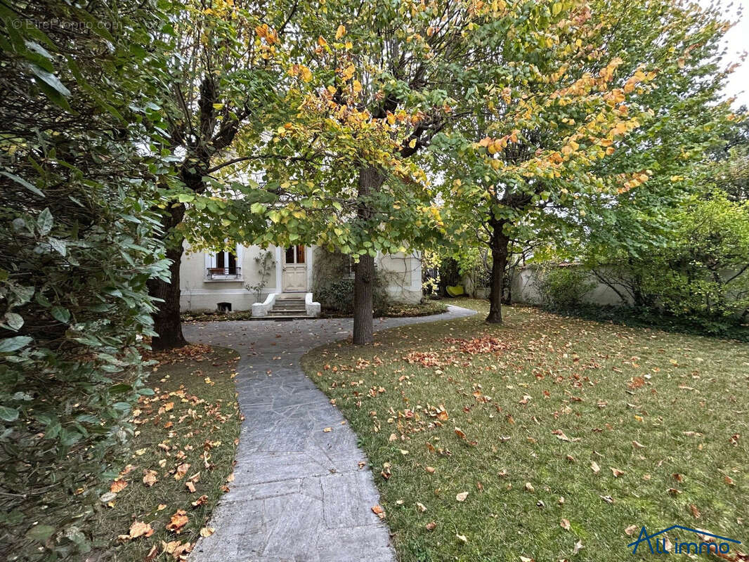 Maison à SAINT-MAUR-DES-FOSSES