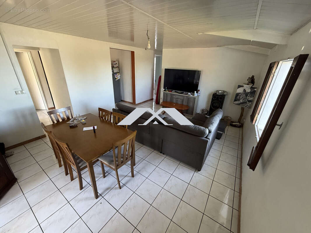 Maison 69 m² à Saint-Leu  - photo 4