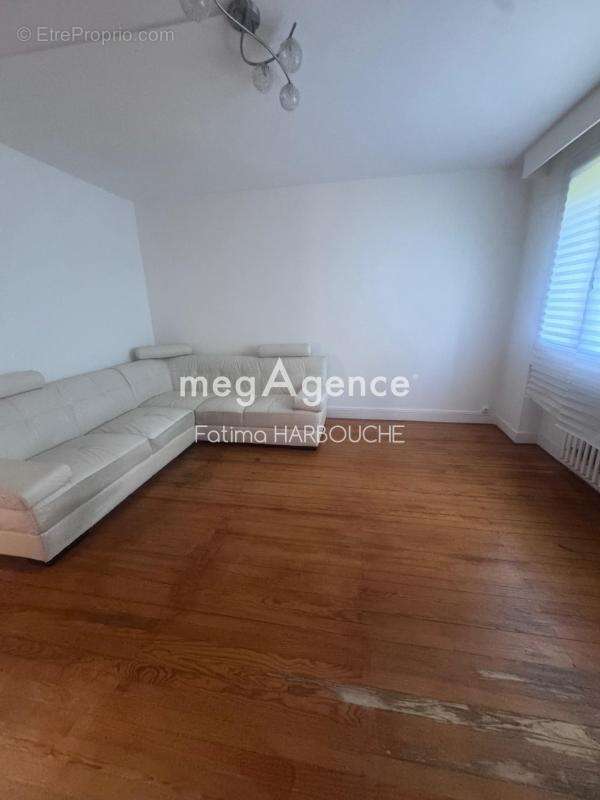 À Vendre : Appartement T3 – 56 m² – Le Chambon-Feugerolles - photo 4