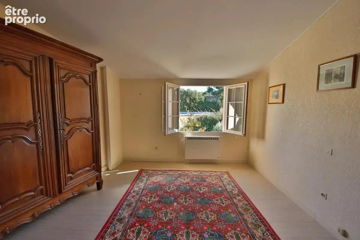 Maison de 7 pièces de 203 m² à Nîmes - photo 12