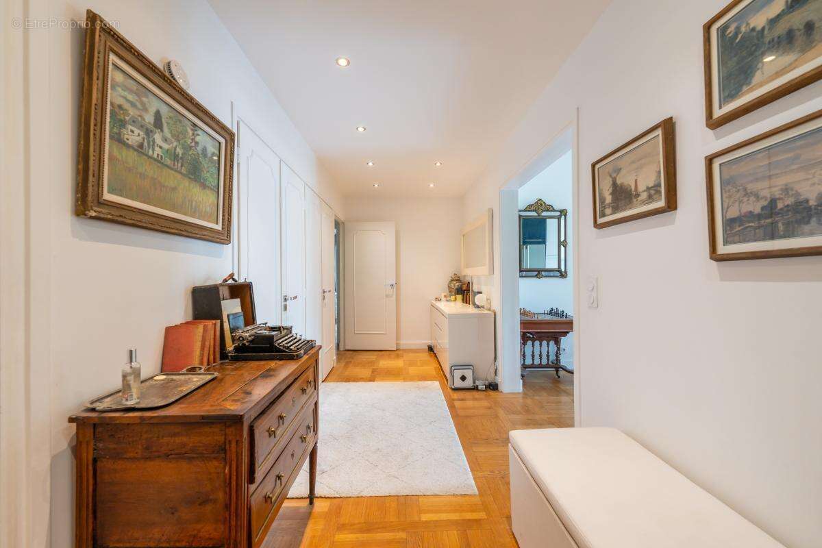 Appartement à VILLE-D'AVRAY