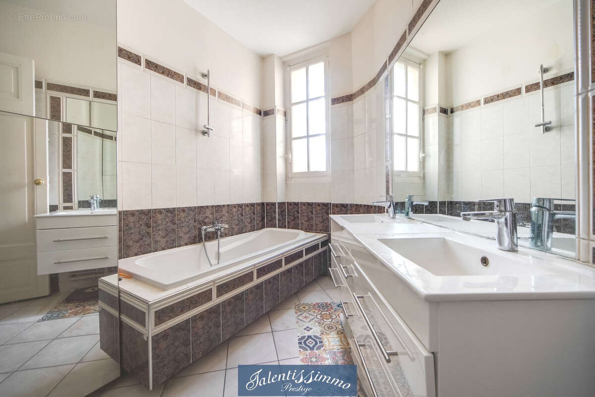 Appartement à PARIS-12E