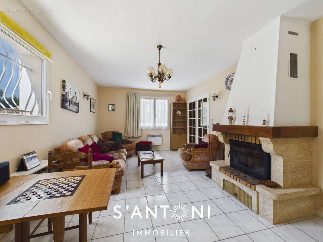 VALRAS-PLAGE  Maison 4 chambres avec jardin et garage dans un secteur recherché - photo 4
