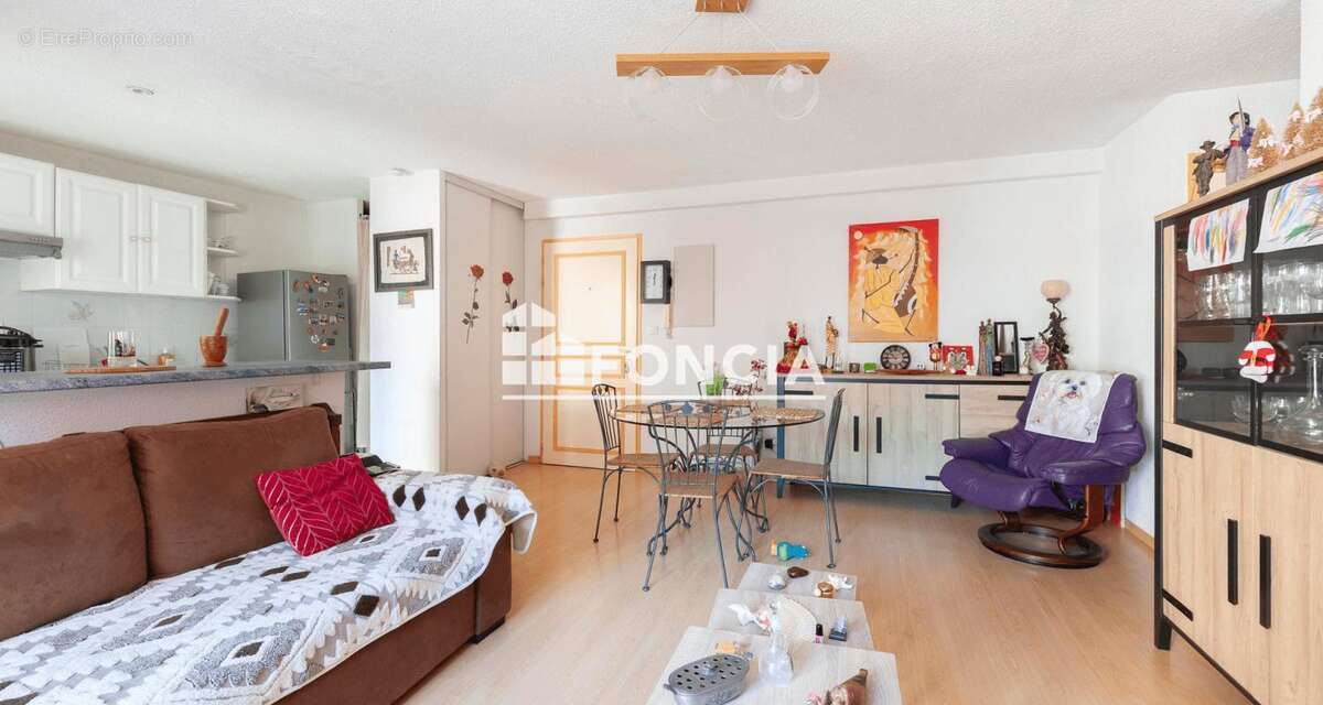 T2 de 48 m2 avec loggia, ascenseur, parking privatif, vendu libre ! - photo 4