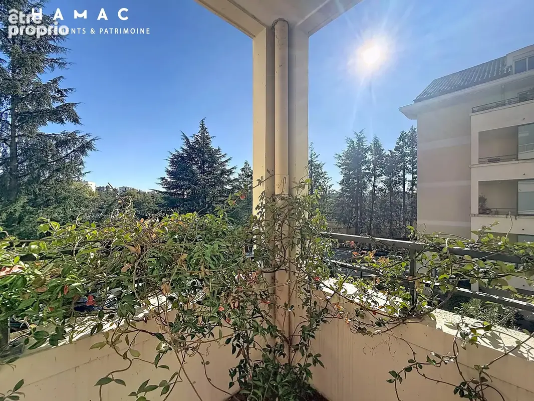 LYON 4 – CROIX-ROUSSE - T3 de 69 m² avec terrasse, piscine, garage et cave - photo 8