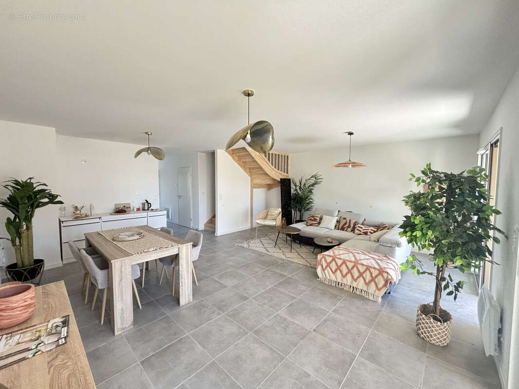 Appartement à MAUGUIO