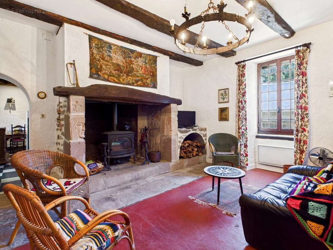 Maison à MIRANDOL-BOURGNOUNAC