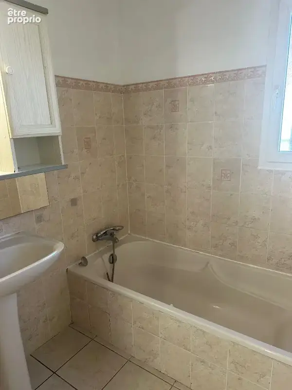 Saint Etienne du Grès : Villa de plein pied, 3 chambres, terrain 410m² - photo 10