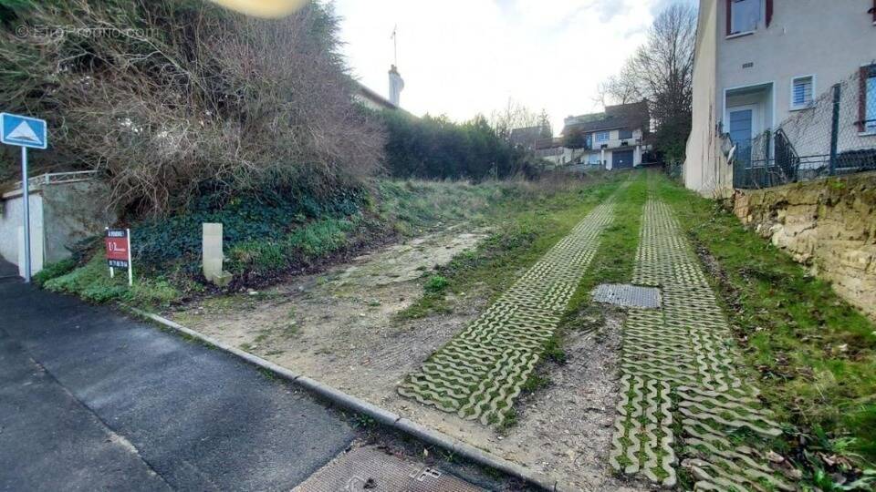 Terrain à LA FRETTE-SUR-SEINE