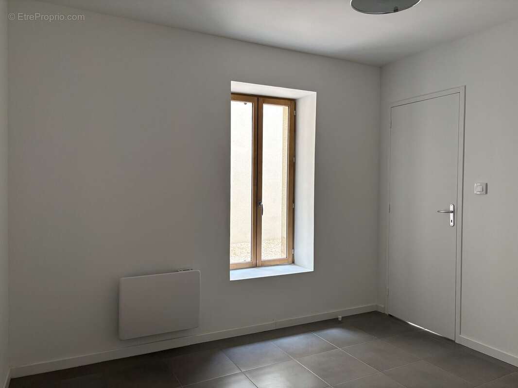 RDC Cour - Appartement à SALLELES-D'AUDE
