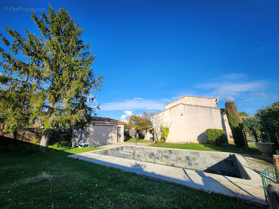 Maison à PERNES-LES-FONTAINES