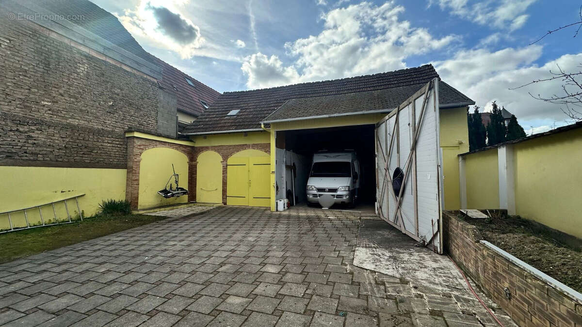 Superbe 3/4 pièces de 135 m² type loft avec jardin de 408 m² et grange aménageable Proche centre Schiltigheim - photo 4