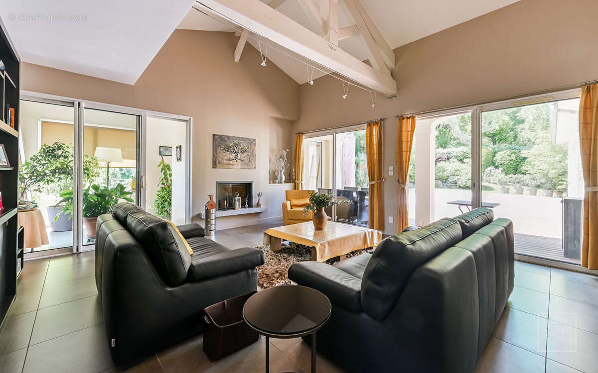 Maison à COLLONGES-AU-MONT-D&#039;OR