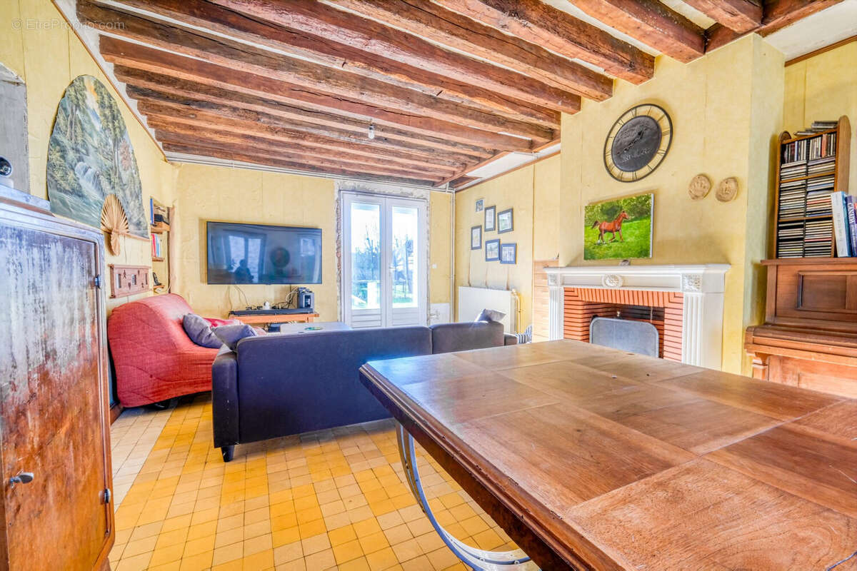 Maison à PEROY-LES-GOMBRIES