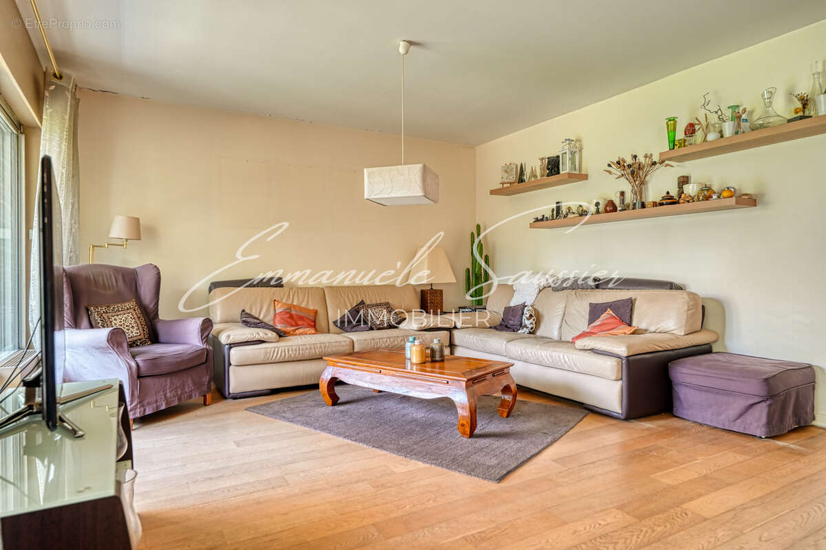 Appartement à VILLE-D'AVRAY