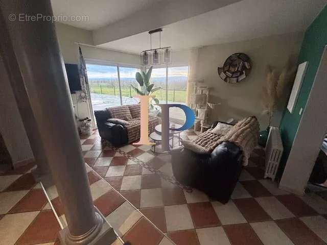 Maison à VOUGY