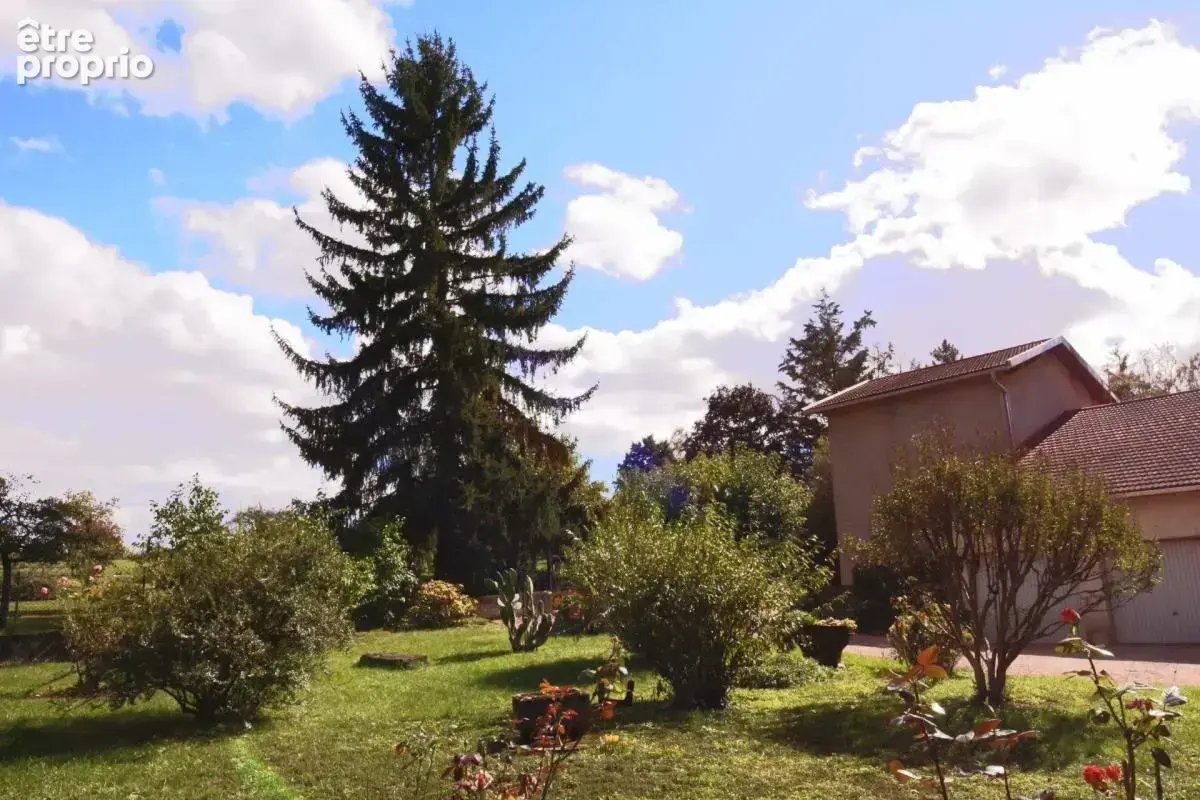 Maison de 118 m² - 4 pièces - SAINT GENIS LAVAL - photo 19