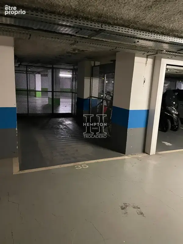 Paris xvi • passy  place de parking sécurisée au passy plaza - photo 2