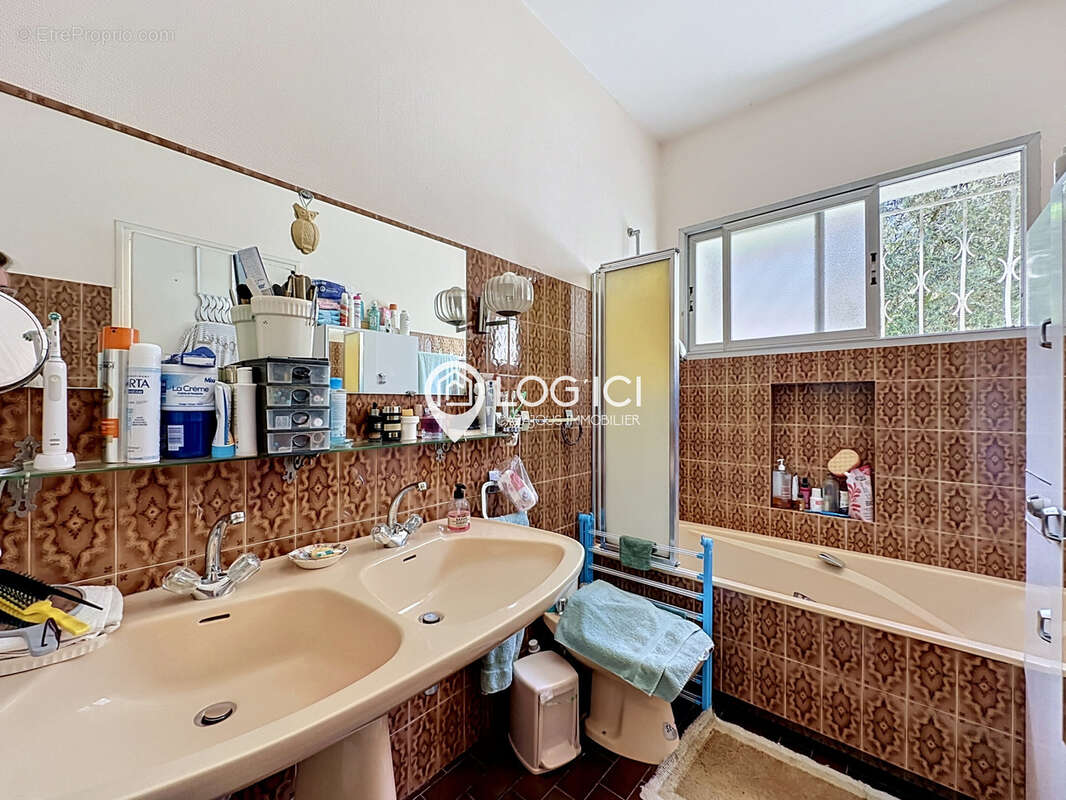 NAY - Vente Maison familiale atypique T9 sur 3 niveaux avec piscine - photo 12