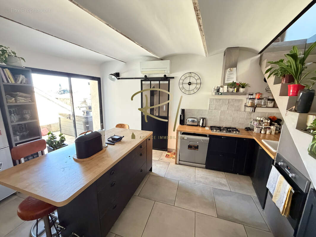 Maison à SAINT-SAUVEUR-DE-CRUZIERES