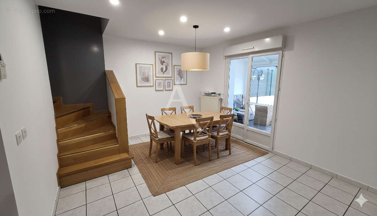 Maison à SAINT-THIBAULT-DES-VIGNES