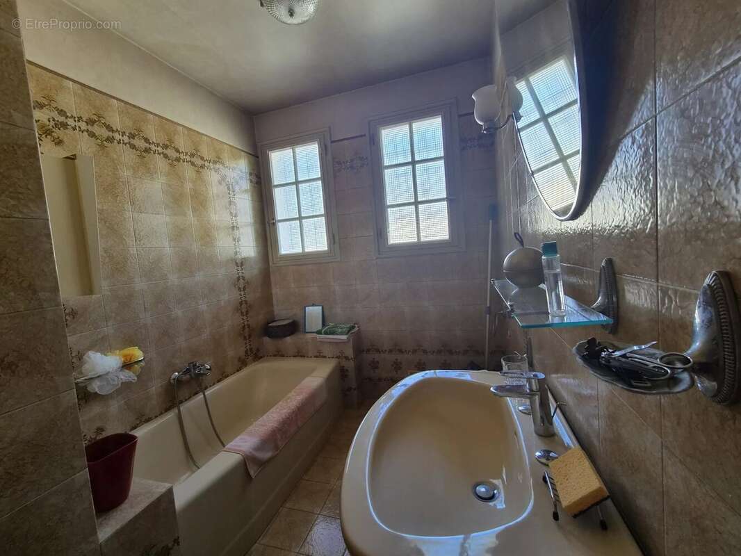 Villa familiale aux beaux volumes – Quartier résidentiel prisé - photo 9