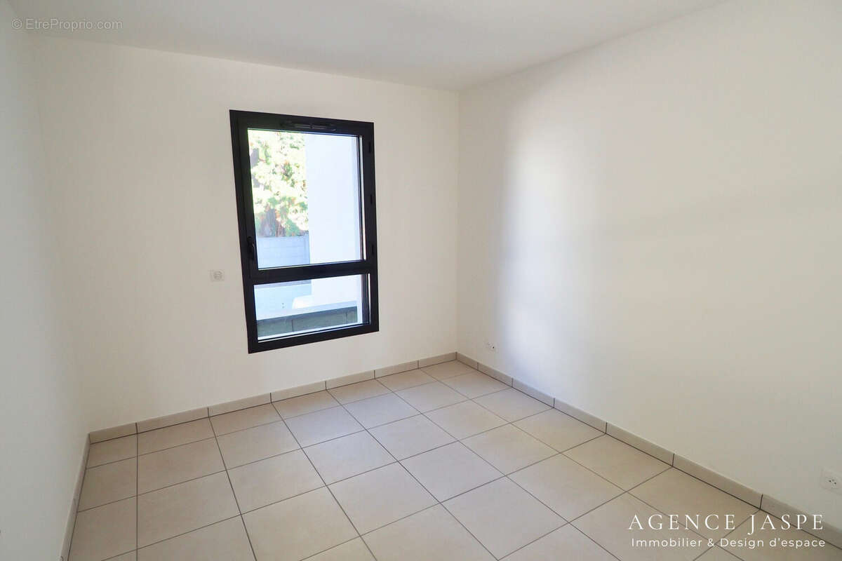 Appartement à SAINT-JEAN-BONNEFONDS